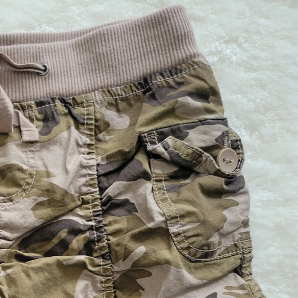 No Boundaries Camo Short for Girls Olive Green - Picture 2 of 4